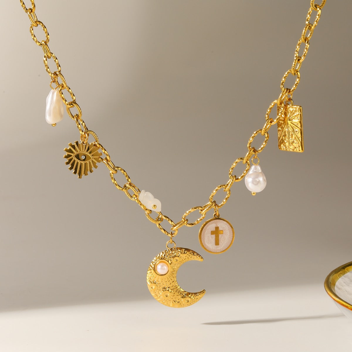 Collar Moon